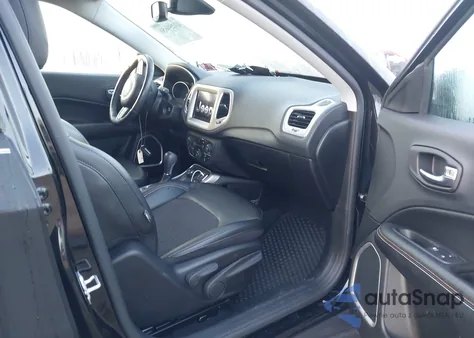 2020 Jeep Compass Latitude 4X4 z USA, uszkodzony, nr VIN 3C4NJDBB7LT100824